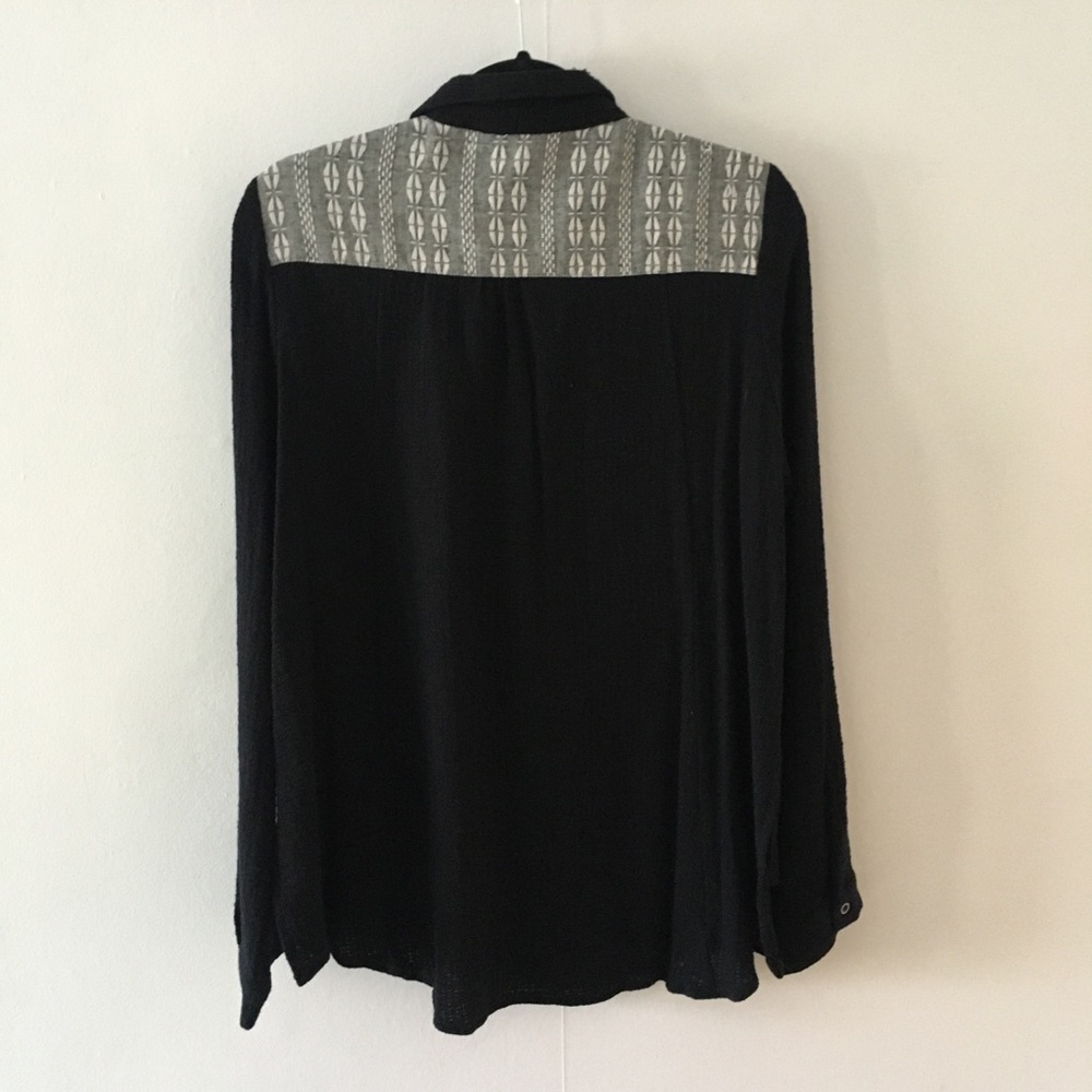 Button up shirt NWOT - Picture 2 of 6